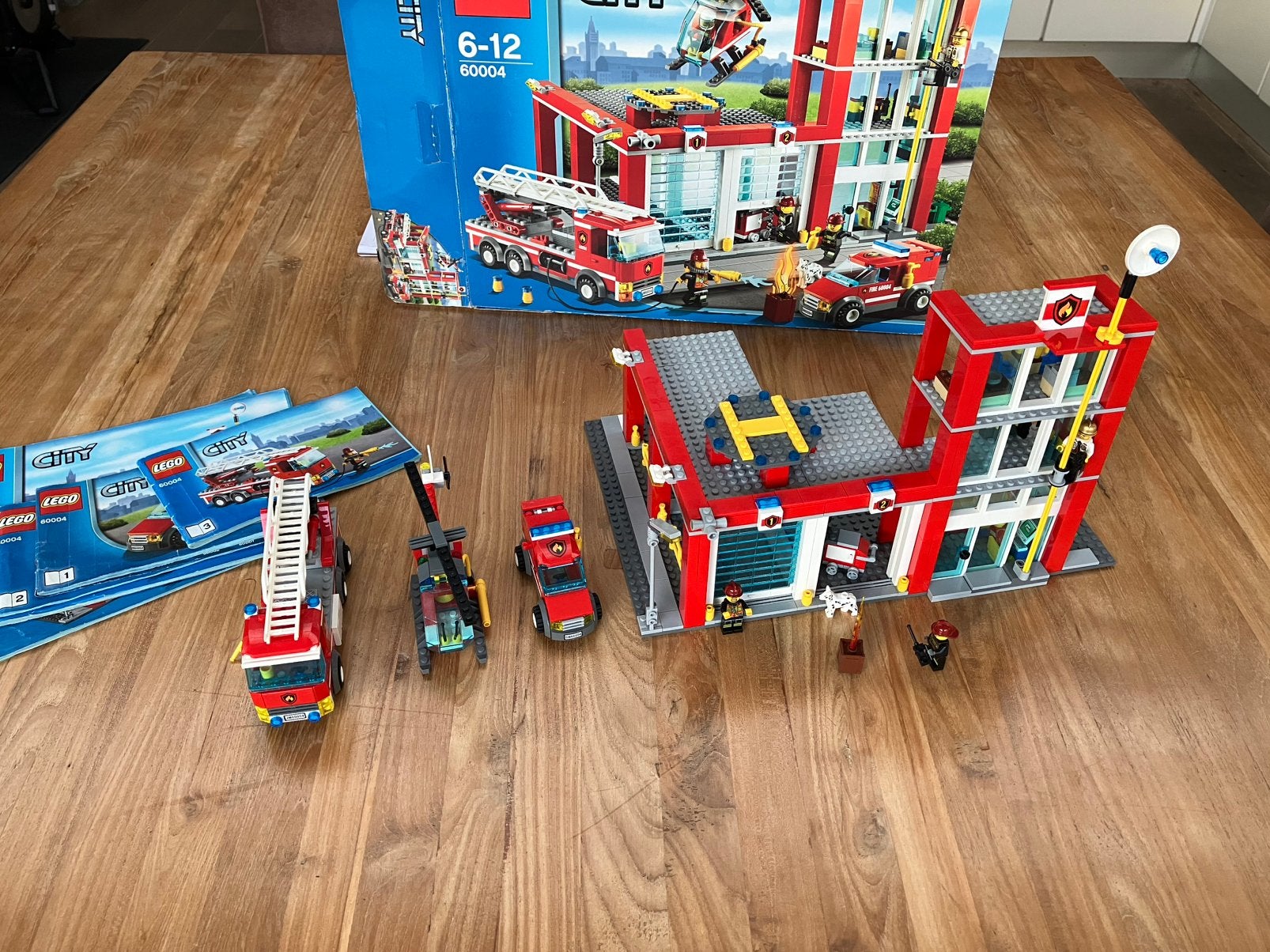 Lego brandweerkazerne met auto bluswagen helicopter compleet, Inclusief instructies, Lego, Ophalen of Verzenden, Complete set