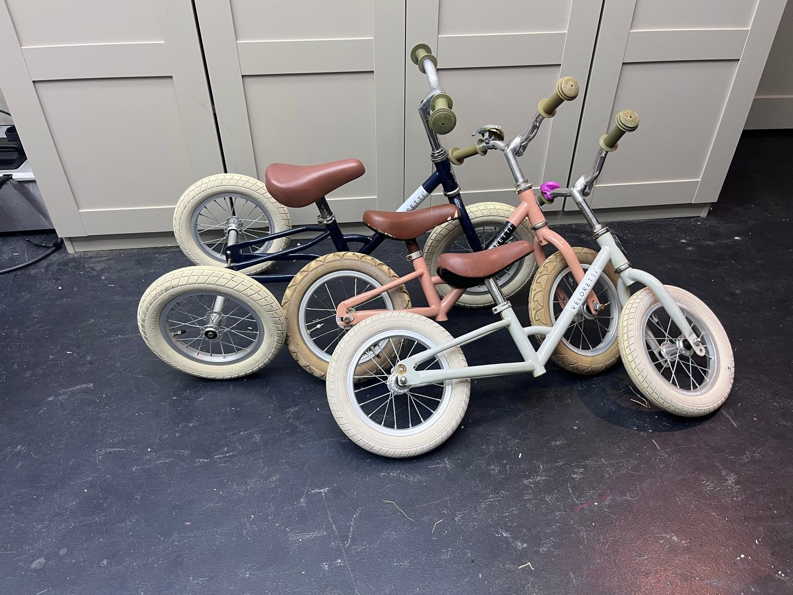 Veloretti loopfietsen - Set van 3 (blauw, roze, grijs), Fietsen en Brommers, Ophalen, Gebruikt, Terugtraprem, Minder dan 16 inch