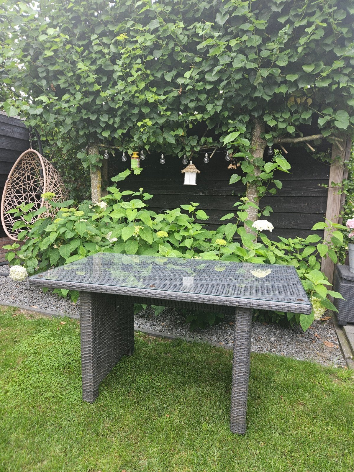 Nette wicker tuintafel met glazen blad - 130x70x69 cm, Ophalen, Rechthoekig, Wicker