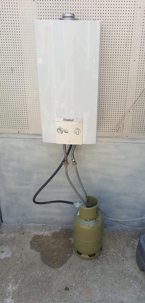 Vaillant badgeiser turbo mag 14L butaan propaan flessengas, Doe-het-zelf en Verbouw, Geisers en Boilers, Ophalen of Verzenden