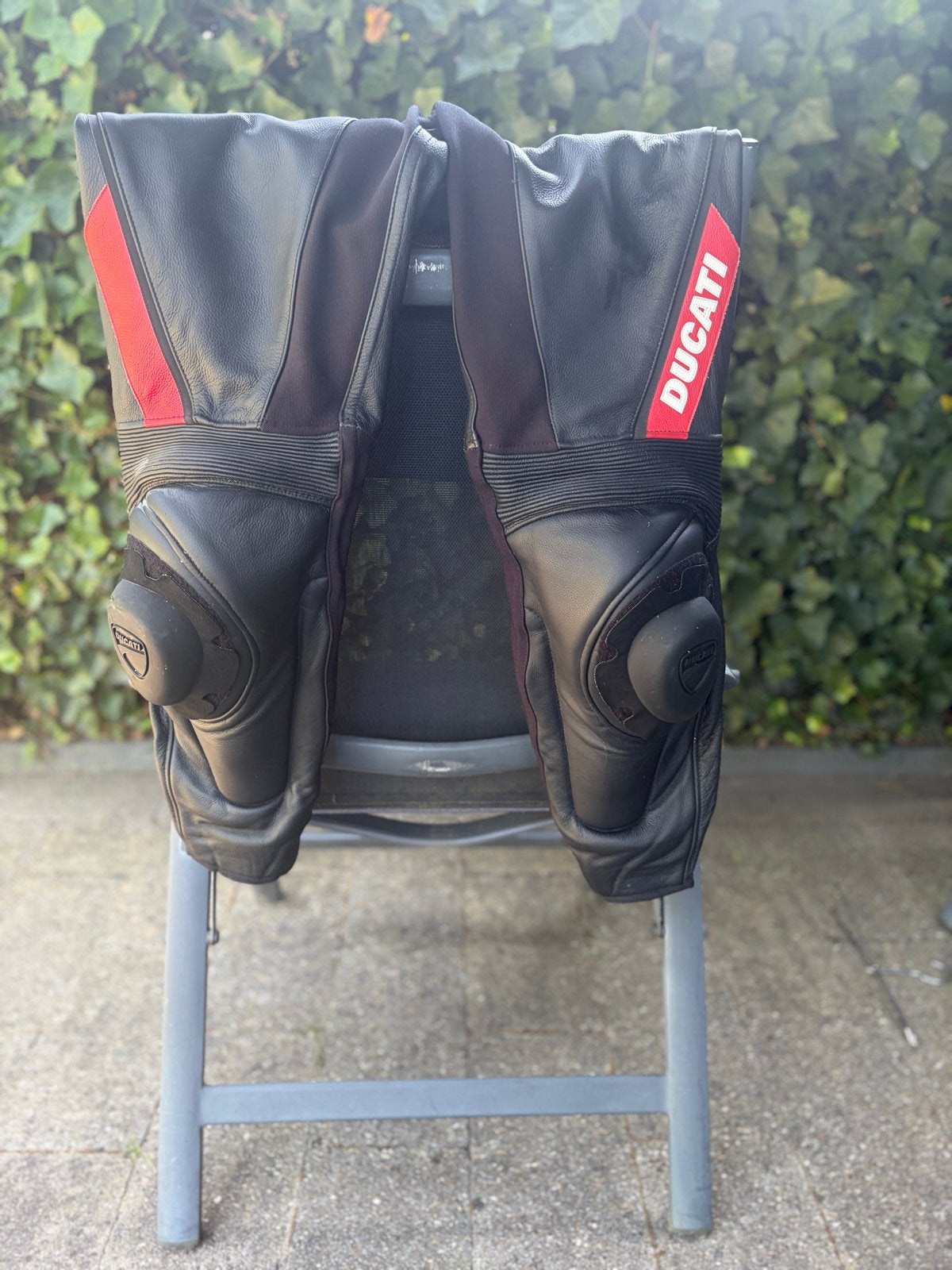 Ducati / Dainese leren motorbroek maat 52, Motoren, Kleding | Motorkleding, Ophalen, Tweedehands, Heren, Broek | leer