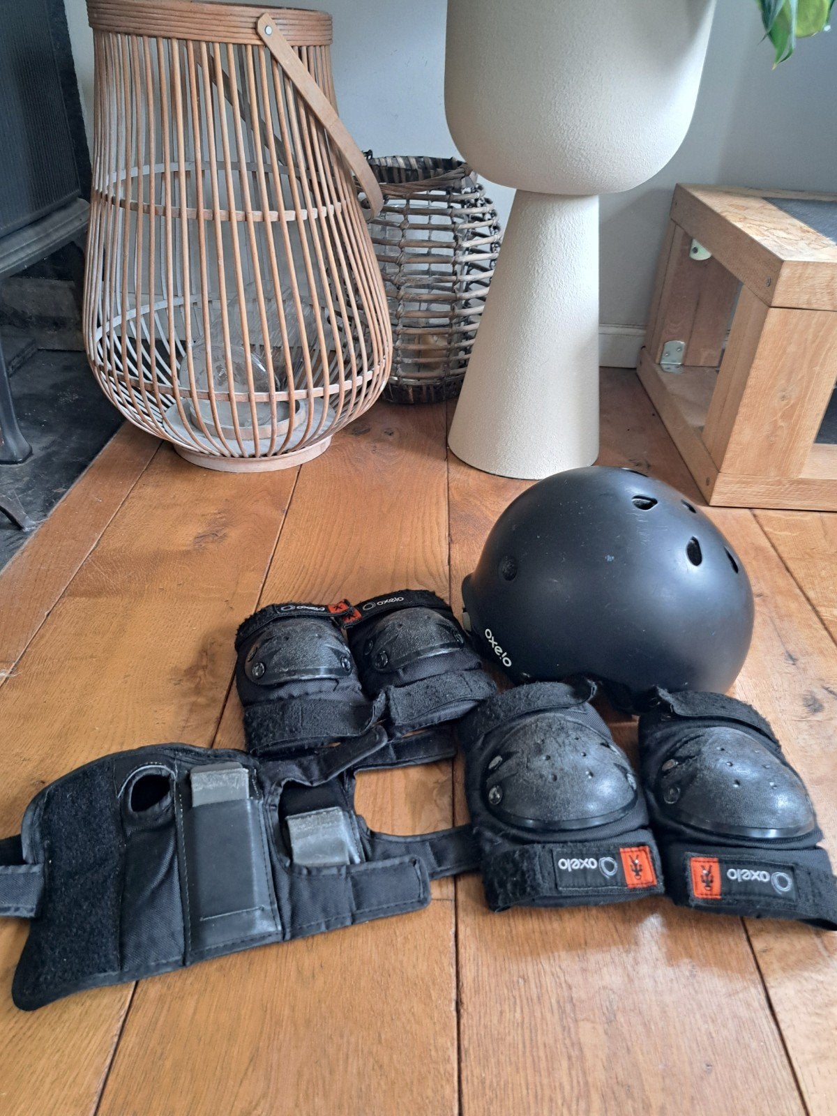 Oxelo Skate Beschermset:Helm, Knie,Elleboog&polsbeschermers, Ophalen, Gebruikt, Kinderen, Bescherming