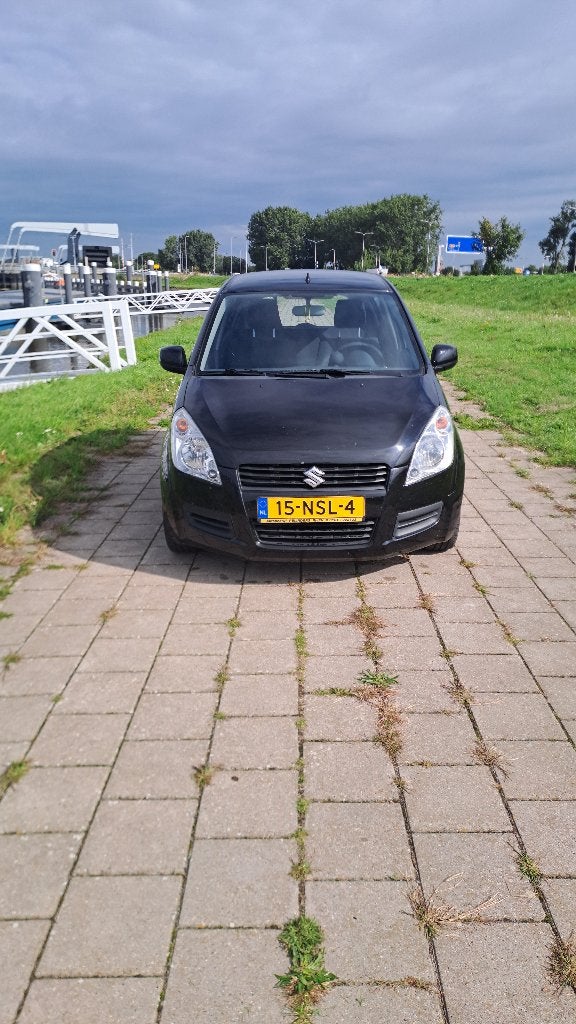Suzuki Splash 1.0 Zwart (NEW APK!!) LAGE KM NAP!!, Auto's, 31 €/maand, Origineel Nederlands, Handgeschakeld, Grijs