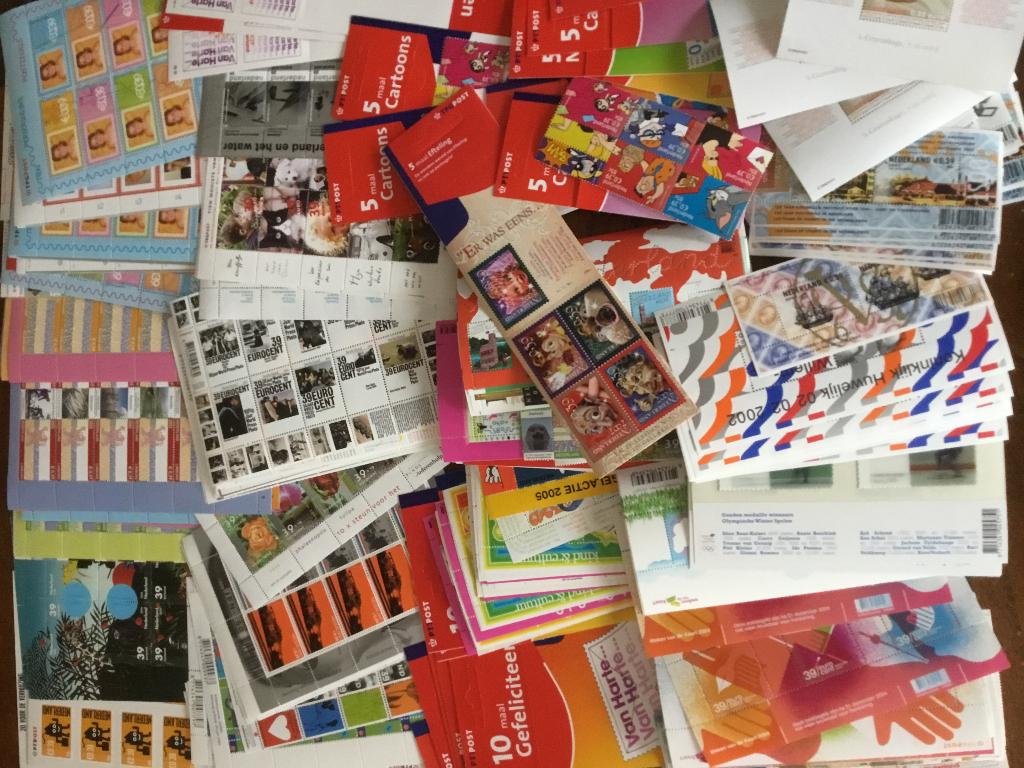 Nederland € 5000 frankeerzegels - 50% nominaal !, Ophalen of Verzenden, Na 1940, Postfris