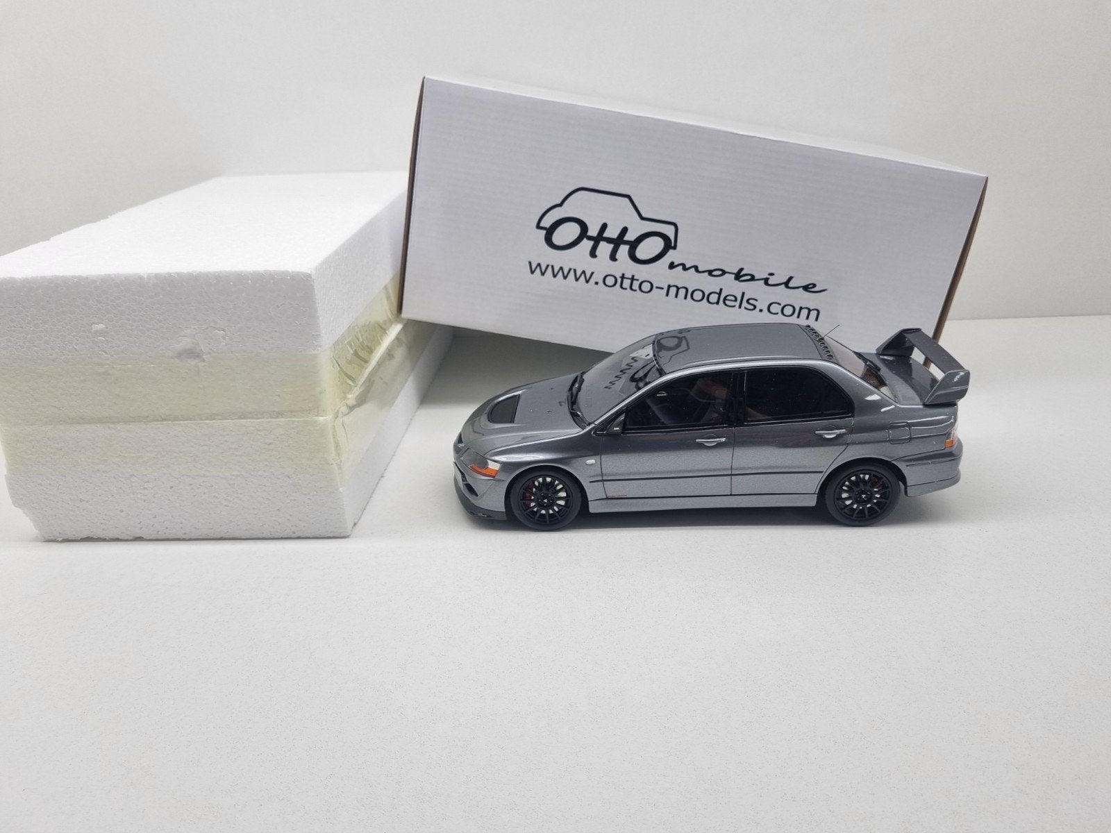 Ottomobile Mitsubishi Lancer Evo VIII MR FQ-400 1/2000 1:18, Ophalen of Verzenden, Zo goed als nieuw, Auto, OttOMobile