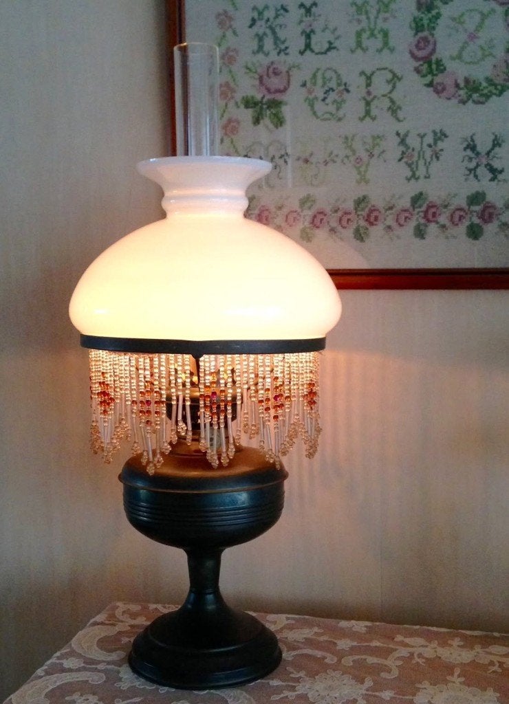 Franse antieke olielamp Art Deco opaline kap kralenguirlande, Antiek en Kunst, Antiek | Lampen, Ophalen
