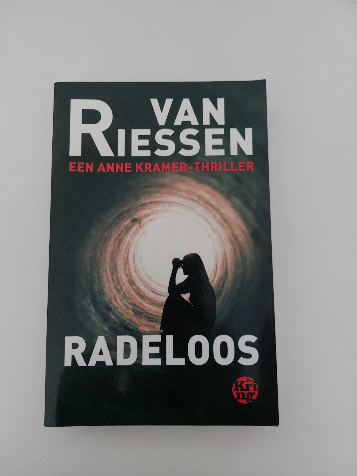 Radeloos - Joop van Riessen (Anne Kramer-thriller), Ophalen of Verzenden, Gelezen, Joop van Riessen, Nederland