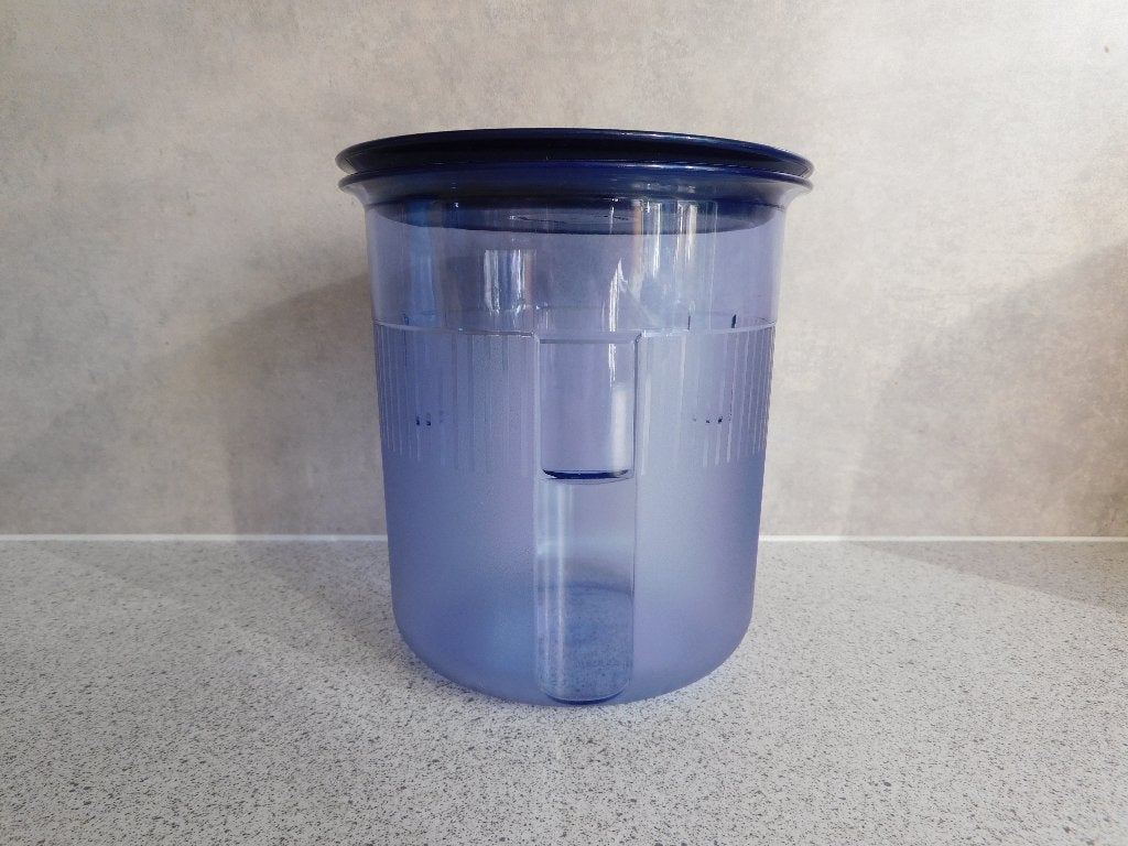 Tupperware Exclusieve Voorraadbus Blauw Indigo 1,5 Ltr., Gebruikt, Blauw, Ophalen of Verzenden, Bus of Trommel