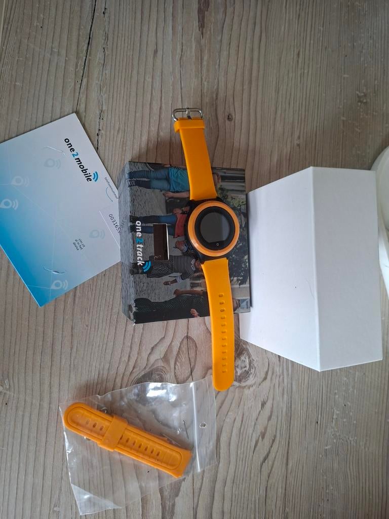 One 2 track horloge kinderen tracker GPS, Sieraden, Tassen en Uiterlijk, Horloges | Kinderen, Ophalen of Verzenden, Oranje, Jongen of Meisje