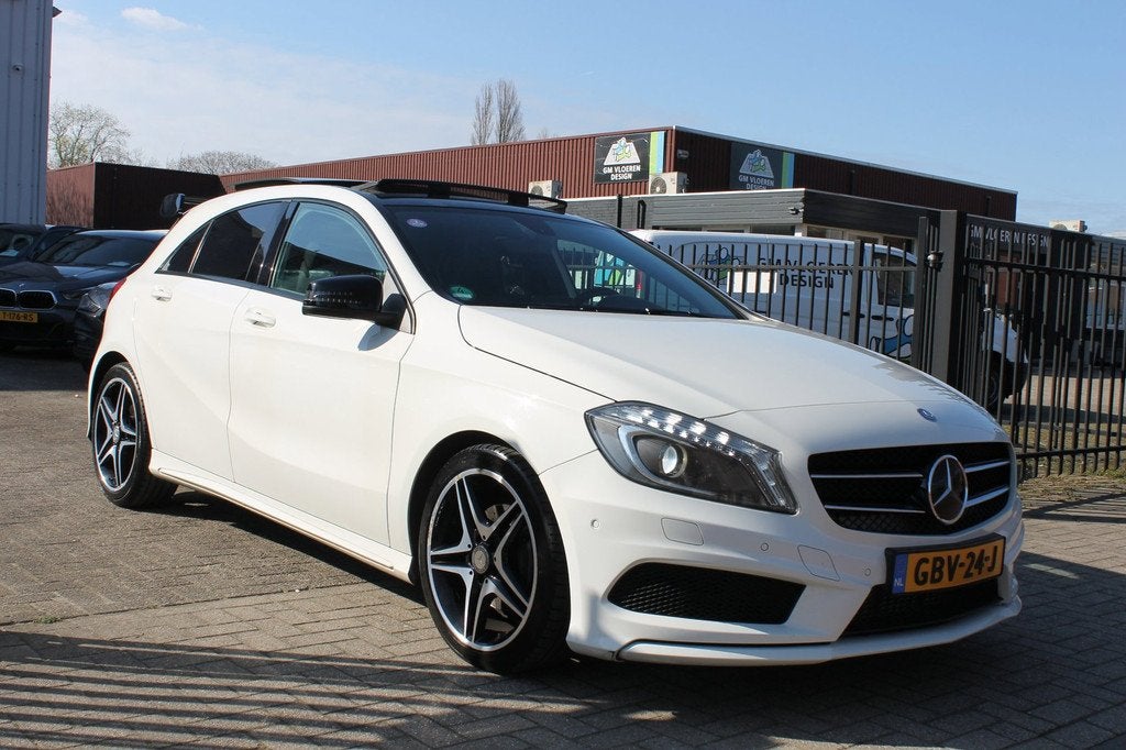 Mercedes-Benz A-klasse 200 AMG Pano Xenon PDC Cruise Clima T, Auto's, Mercedes-Benz, Gebruikt, Wit, 1595 cc, 19 km/l