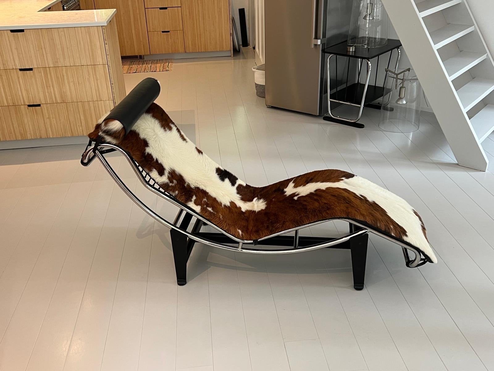 Replica Chaise Longue Koeienleer à la Corbusier, Ophalen, Gebruikt, Leer