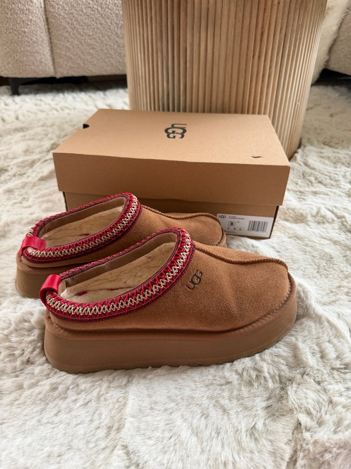 UGG Tasmans  - Zo goed als nieuw, Bruin, Instappers, Ophalen of Verzenden, Zo goed als nieuw