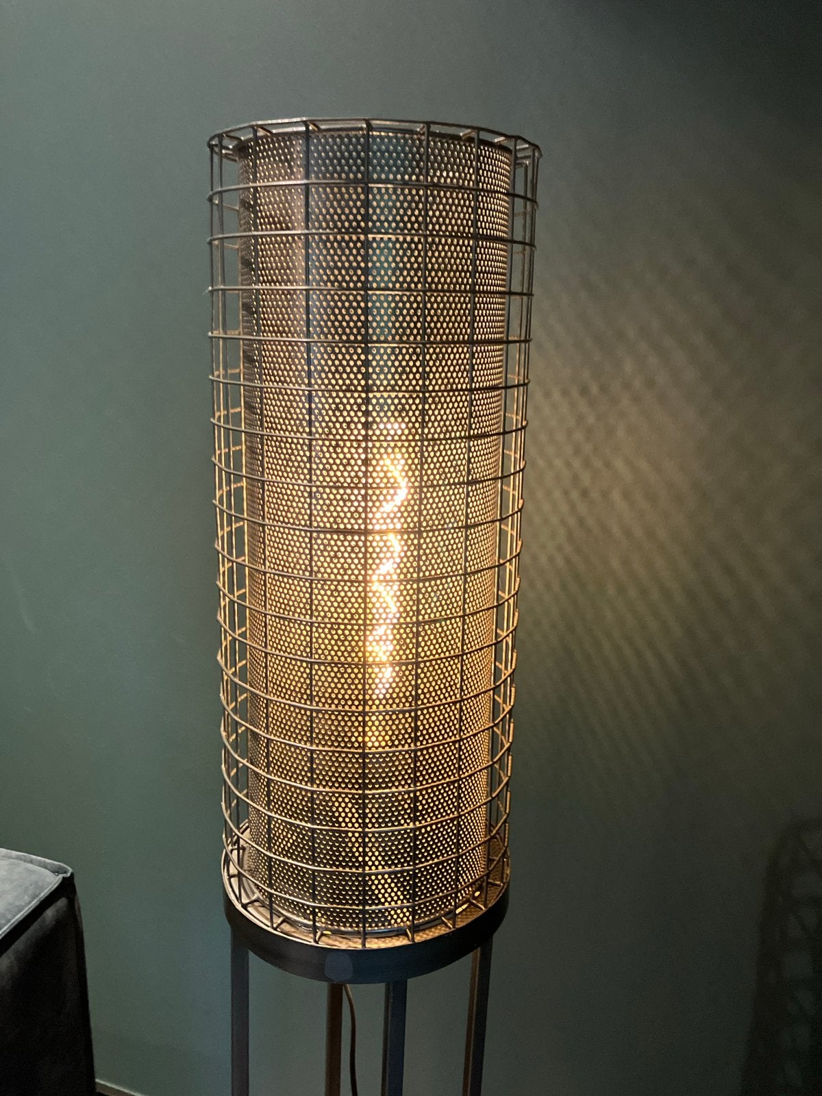 Industriële vloerlamp - Design, Huis en Inrichting, Lampen | Vloerlampen, Ophalen, E27 (groot), Zo goed als nieuw, Metaal