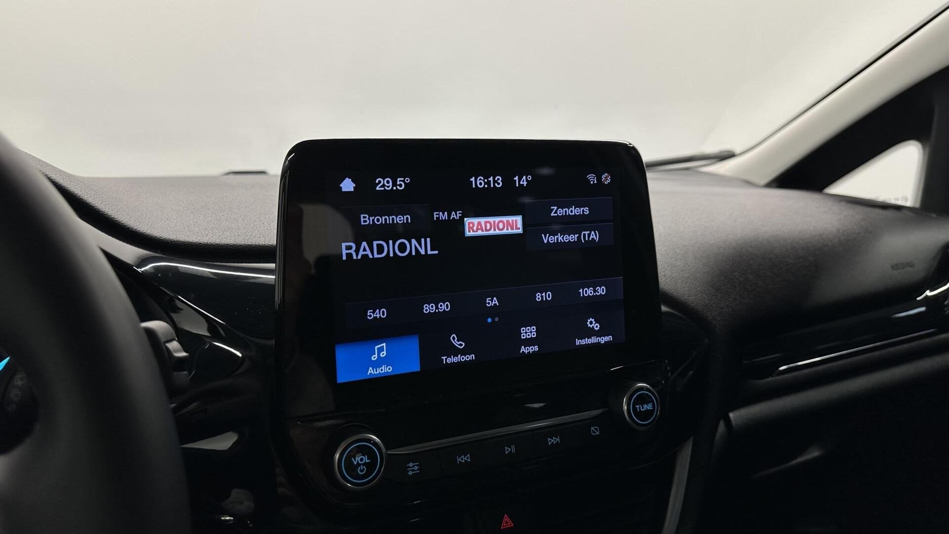 Foto 32 van Ford Fiesta 1.0 EcoBoost Hybrid Titanium NAVI CRUISE CARPLAY