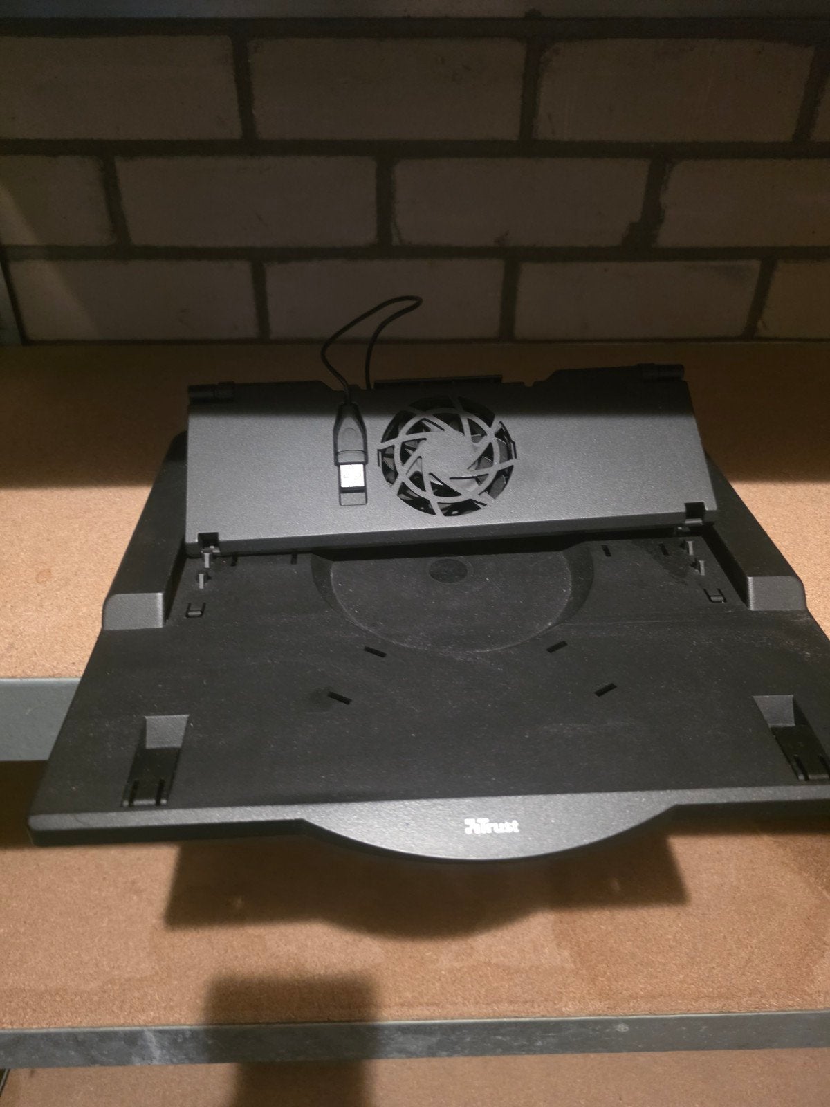 Trust Laptop Koeler met USB-aansluiting, Computers en Software, Ophalen, Zo goed als nieuw, Trust