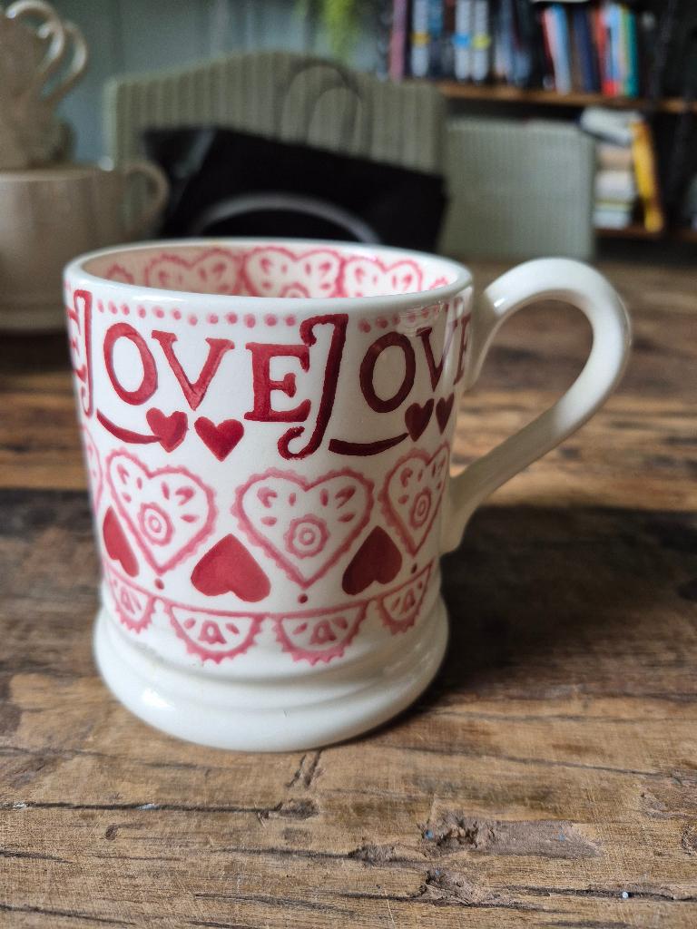 Emma Bridgewater 1/2 pt mug Hearts "Love", Nieuw, Ophalen of Verzenden, Overige stijlen, Kop(pen) en/of Schotel(s)