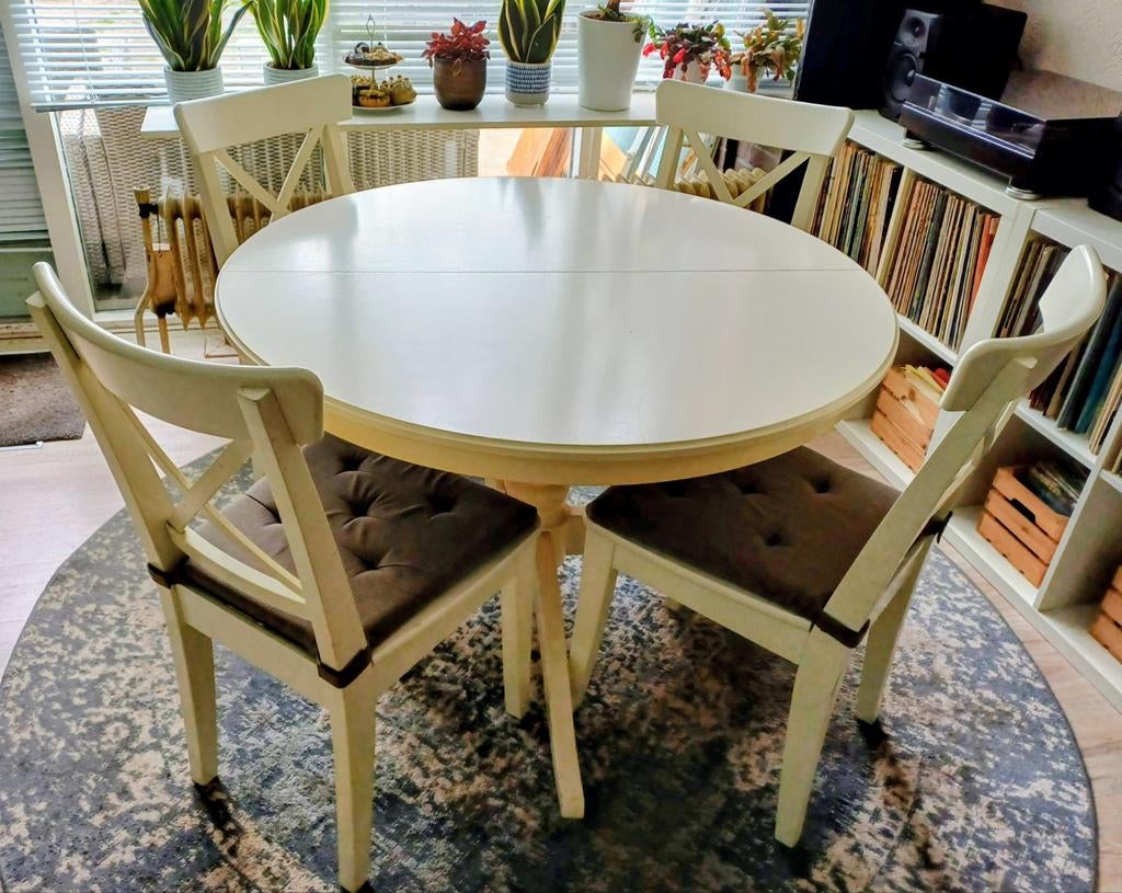 Witte ronde uitschuifbare eettafel met 4 stoelen, Huis en Inrichting, Tafels | Eettafels, Ophalen