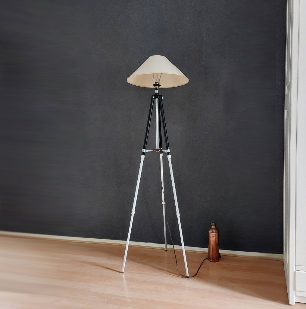 Industriele driepoot lamp statief studio vloerlamp, Industrieel, vintage, retro, mid century modern, E14 (klein), Ophalen of Verzenden
