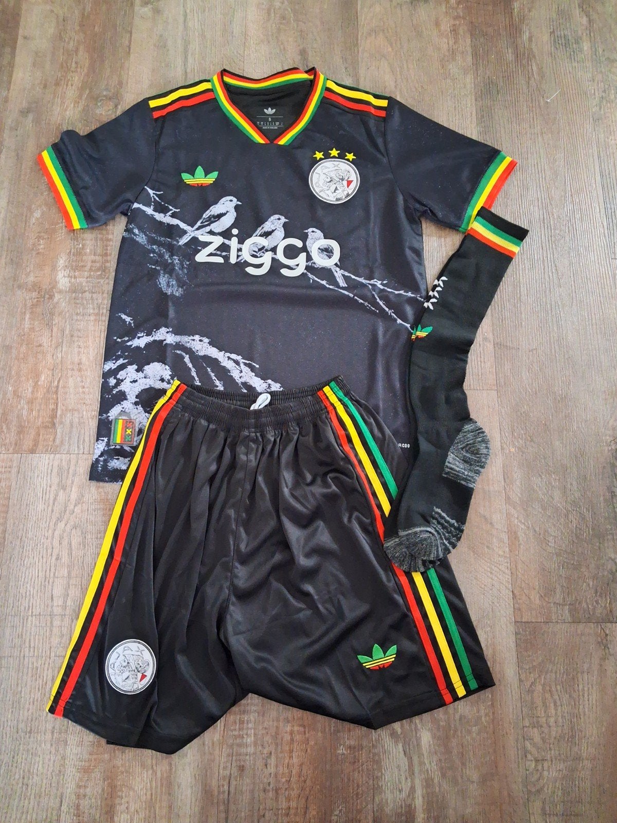 Ajax Bob Marley voetbaltenue mt.164/170 - Shirt, Broekje & S, Ophalen of Verzenden, Nieuw, Zwart, Voetbal