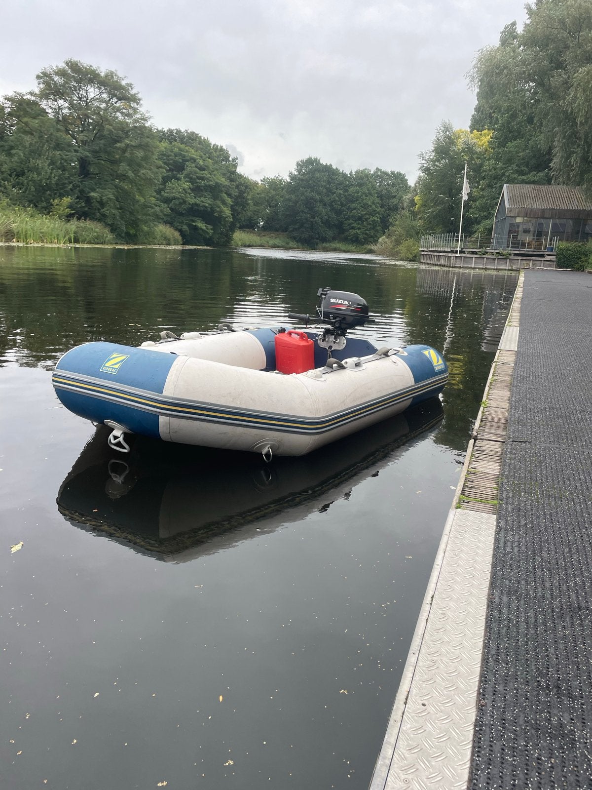 Suzuki 2,5 pk motor met Zodiac rubberboot, Ophalen of Verzenden, Zo goed als nieuw