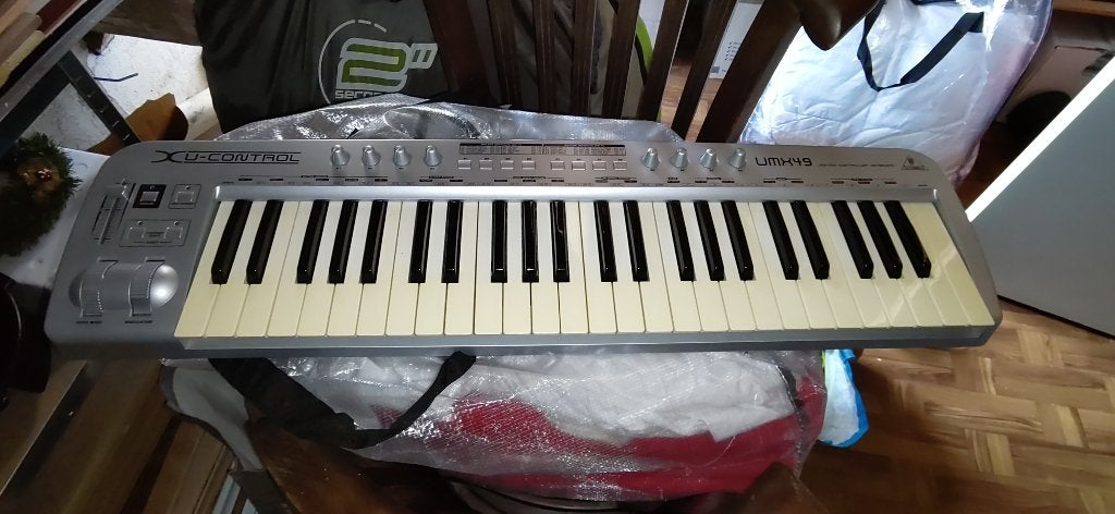 Behringer U-CONTROL UMX49 MIDI Keyboard Controller, Muziek en Instrumenten, Gebruikt, Midi-aansluiting, Ophalen, 49 toetsen