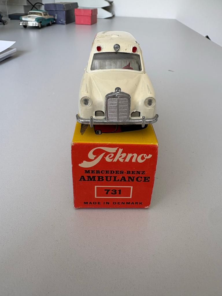 Tekno Mercedes-Benz Ambulance 731 met originele doos, Ophalen of Verzenden, Gebruikt