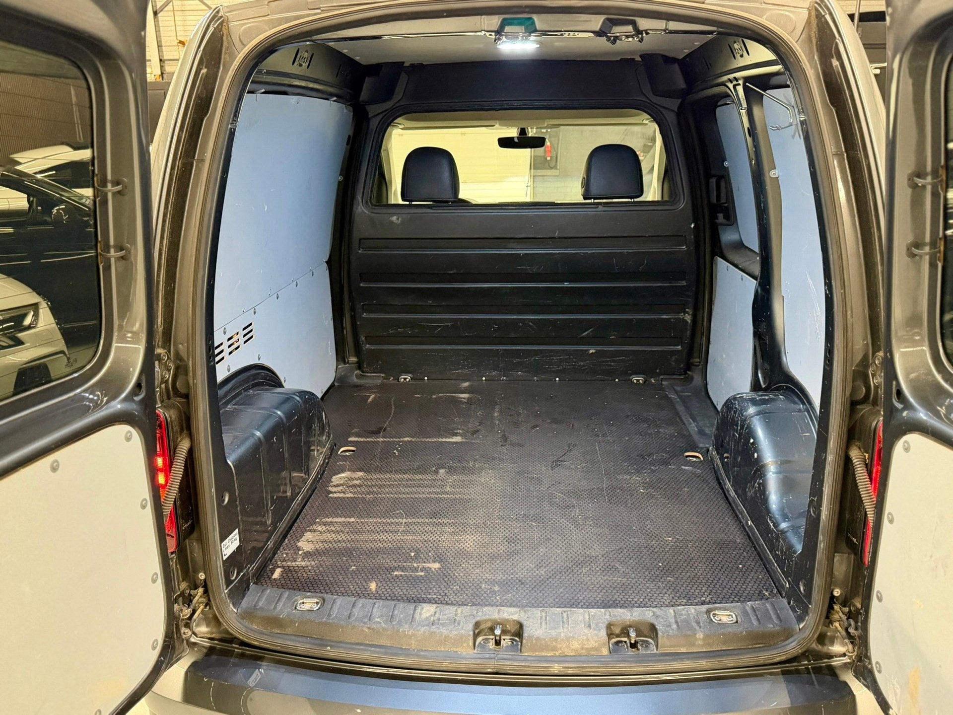 Foto 14 van Volkswagen Caddy 2.0 TDI L1H1 BMT Exclusive Edition DSG l Le