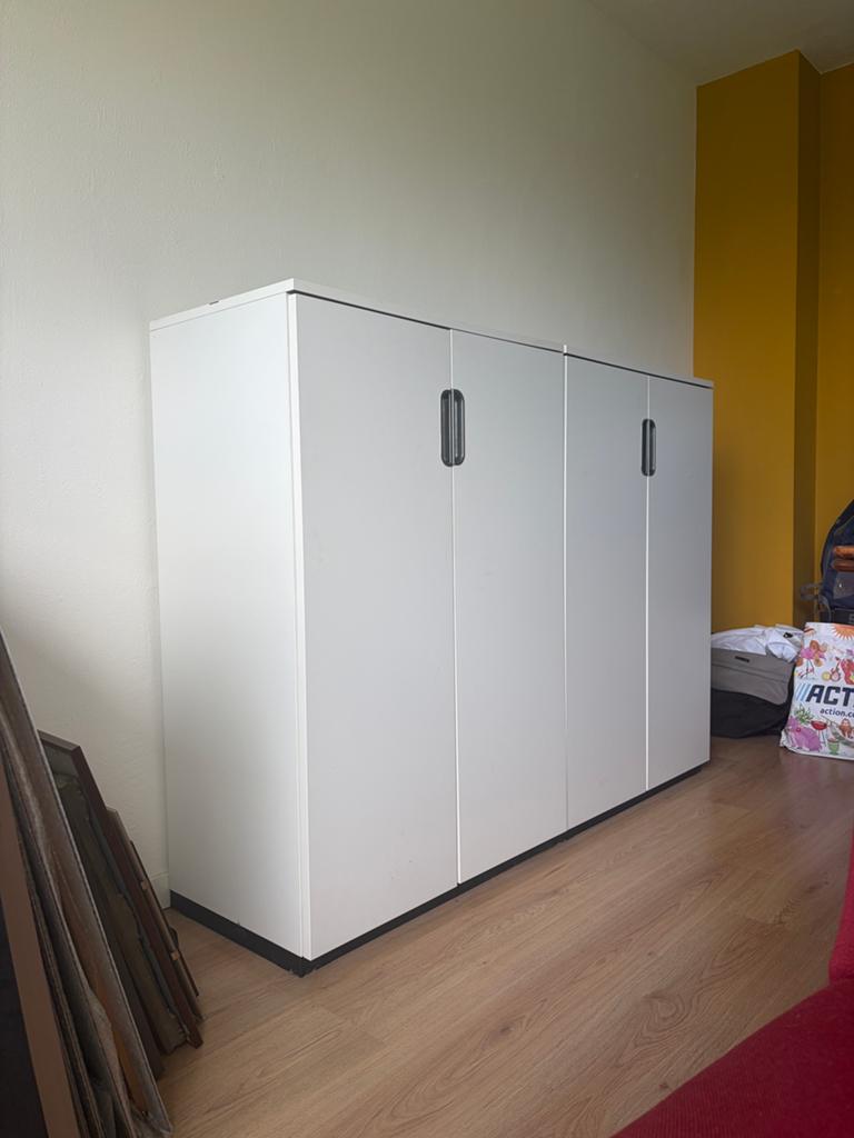 Stevige kast met deuren IKEA, Ophalen of Verzenden, Zo goed als nieuw