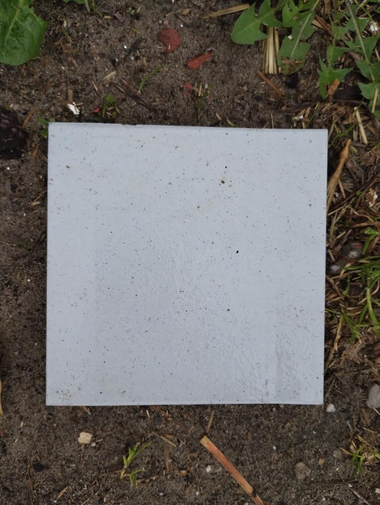 Grijze tegel - Gebruikt, Doe-het-zelf en Verbouw, Tegels, Gebruikt, Overige typen, Keramiek, Minder dan 20 cm, Minder dan 20 cm