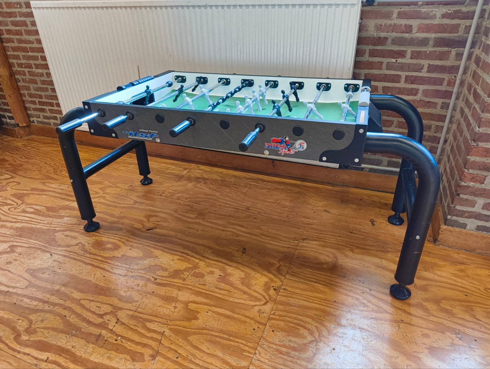 Degelijke voetbaltafel Roberto Sport, Ophalen, Gebruikt