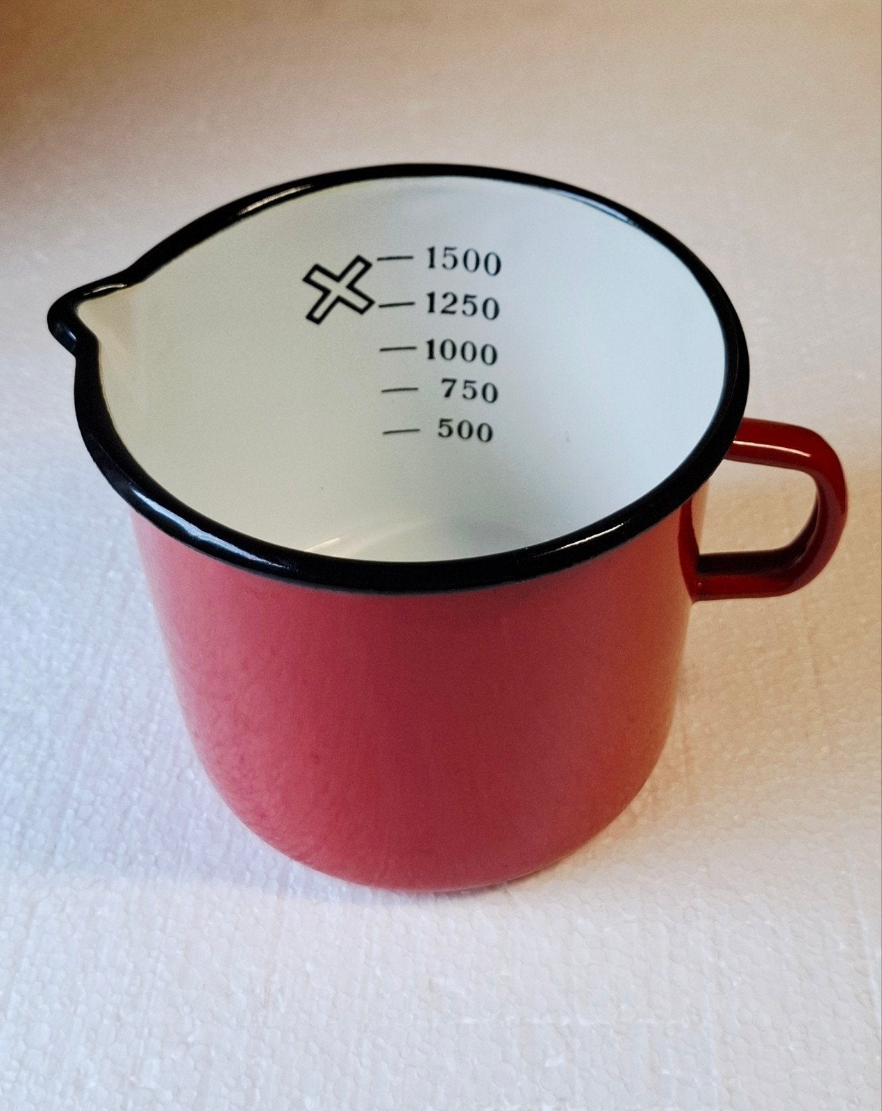 Vintage geëmailleerde maatbeker - rood met zwarte rand, Ophalen of Verzenden