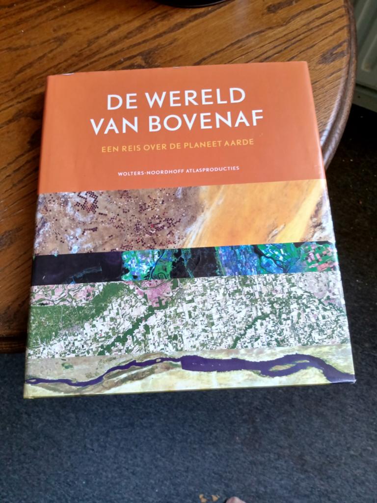 Boek de wereld van bovenaf, Ophalen of Verzenden, Zo goed als nieuw, 1800 tot 2000, Landkaart