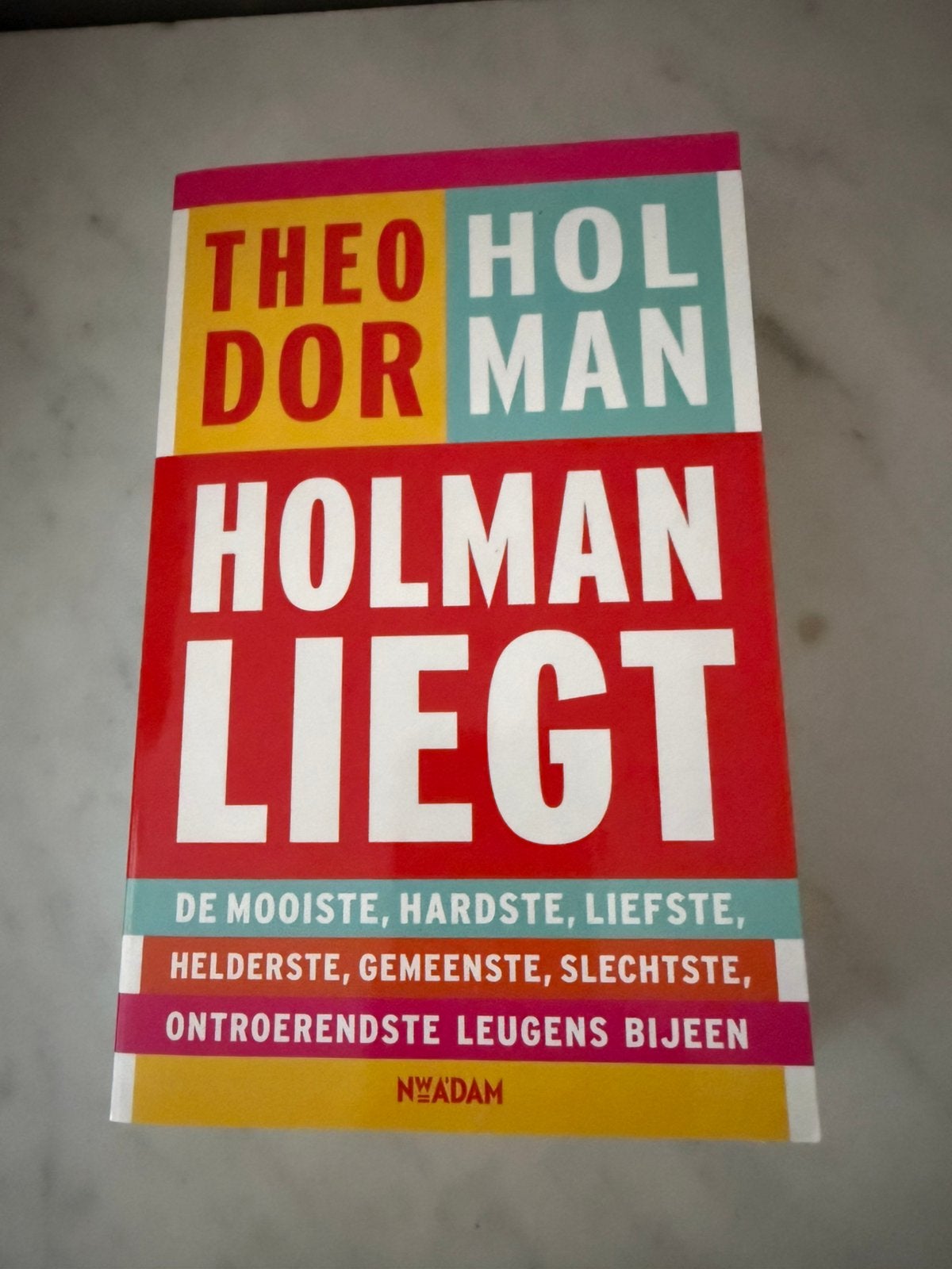 Theodor Holman - Holman liegt, Ophalen of Verzenden, Zo goed als nieuw, Theodor Holman