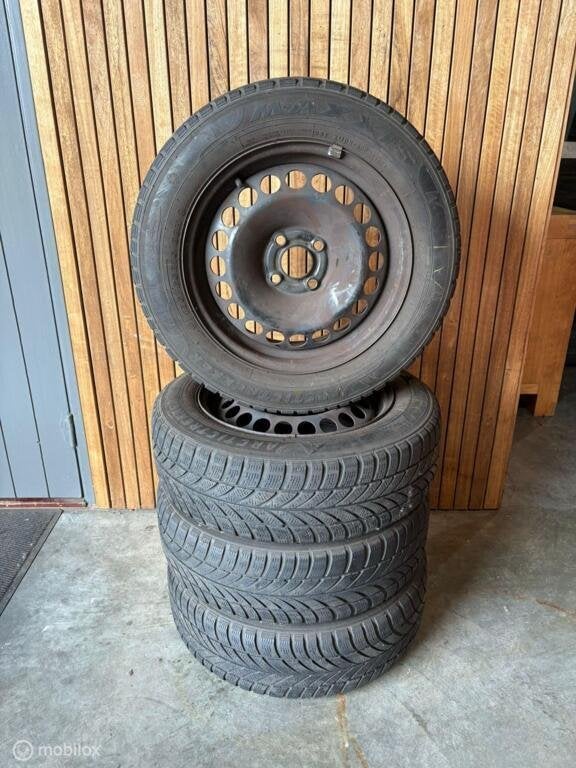 Set stalen velgen winterbanden 4-5mm Opel Corsa 185/65 R15, Auto-onderdelen, Banden en Velgen, Gebruikt, Ophalen of Verzenden