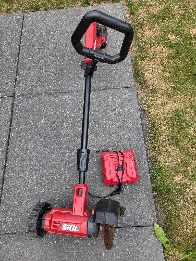 Skill accu onkruidborstel, Tuin en Terras, Hand-tuingereedschap, Ophalen, Gebruikt, Overige soorten, SKIL