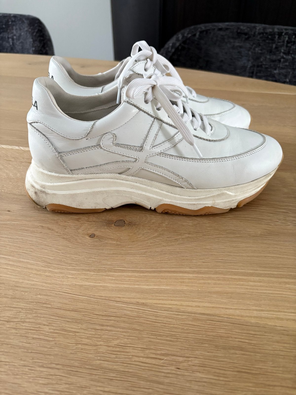 Nieuwe Bukela sneakers wit maat 41, Wit, Nieuw, Ophalen of Verzenden, Sneakers of Gympen