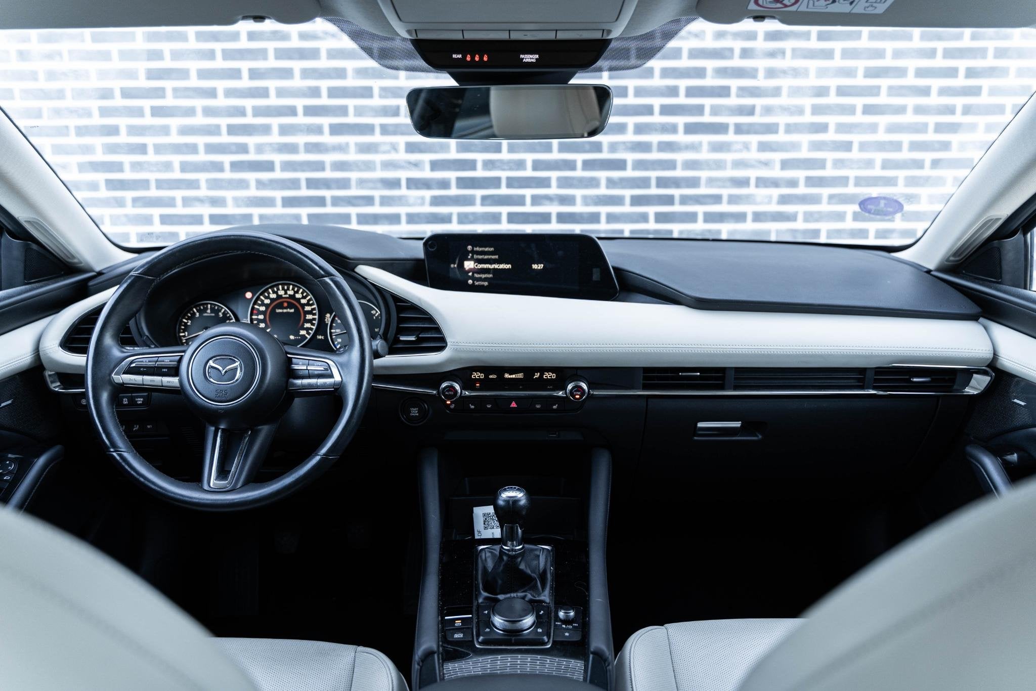 Mazda 3 2.0 e-SkyActiv-X M Hybrid 180 Luxury | Wit Lederen B, 4 cilinders, Bruin, 179 pk, Bedrijf