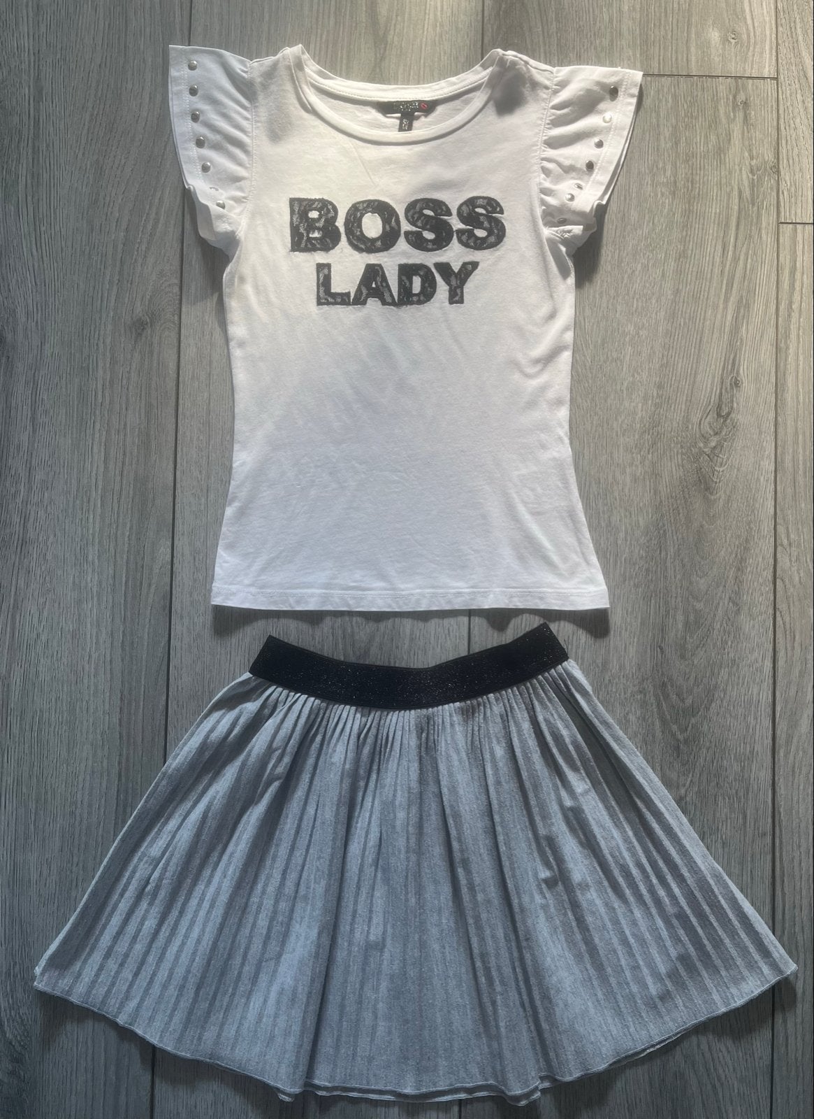 Coolcat setje: T-shirt "Boss Lady" en plooirok maat 122/128, Ophalen of Verzenden, Gebruikt, Meisje