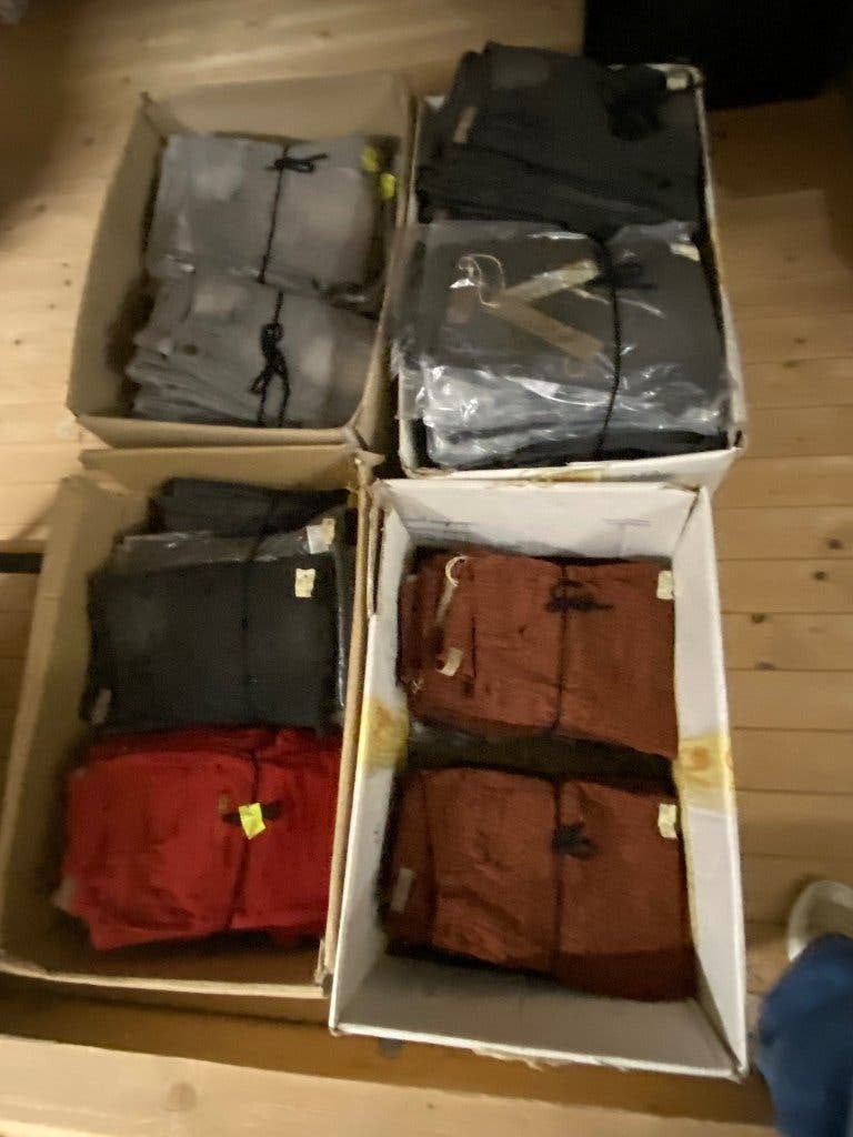 partij 100 stuks nieuwe merk-broeken diverse maten kleding, Ophalen of Verzenden, Nieuw, Maat 38/40 (M)