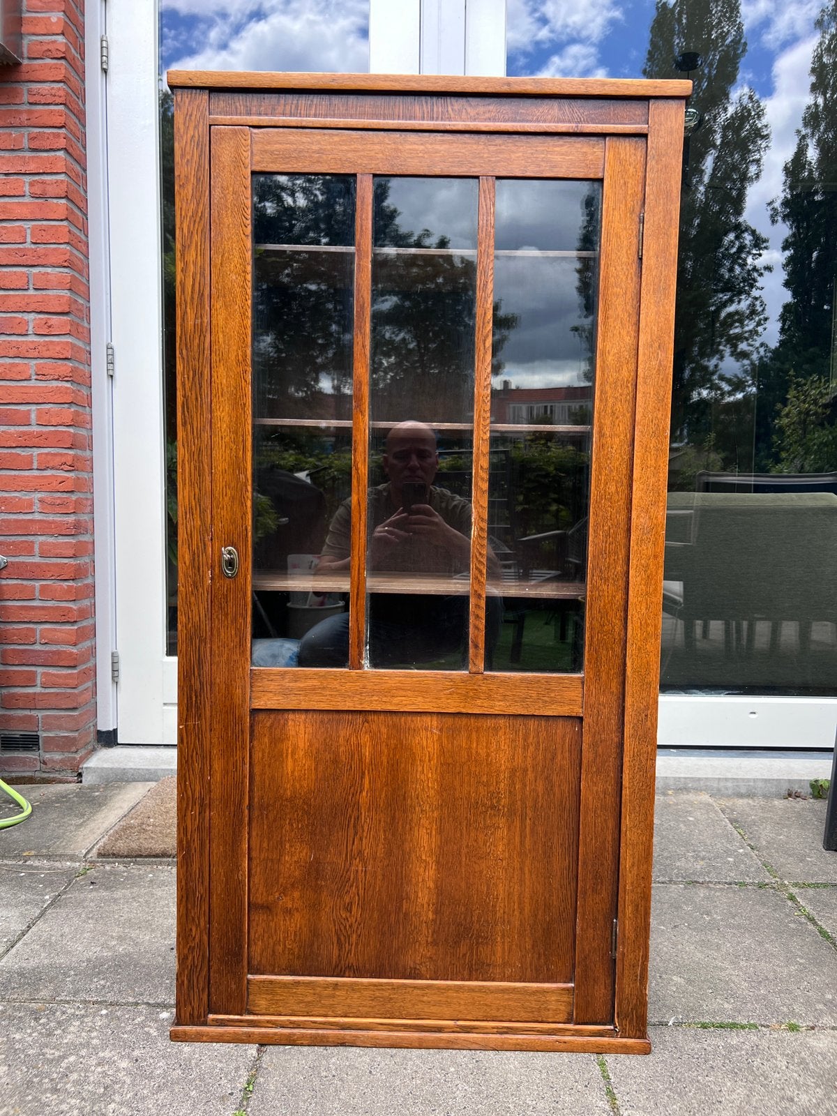Vintage antieke houten vitrinekast met glazen deur, Antiek en Kunst, Ophalen