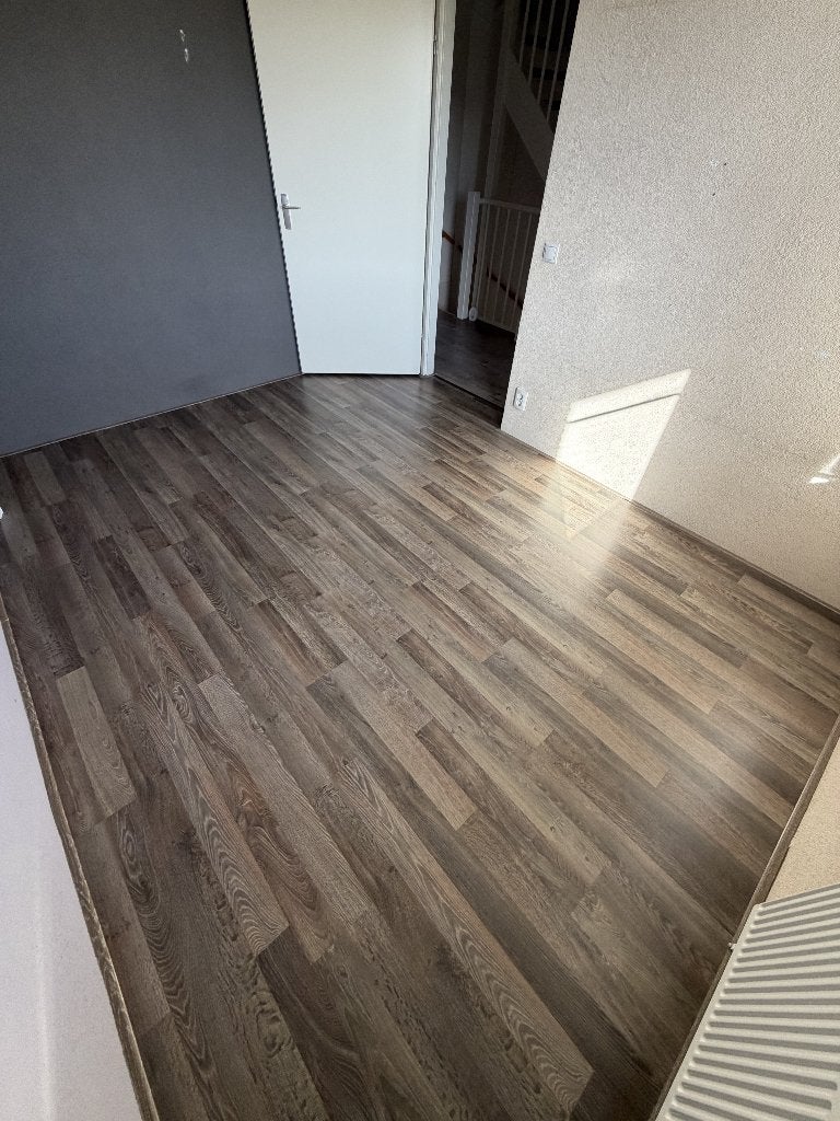 Laminaat ( 55 m²) – perfecte staat, Huis en Inrichting, Ophalen, Gebruikt, Donker eiken gevlamd, smalle plank, Grijs