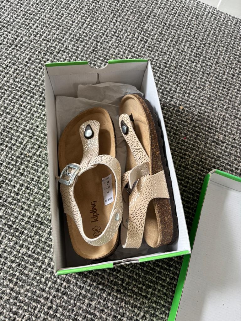 Kipling sandalen nieuw in doos maat 38, Ophalen of Verzenden, Nieuw, Meisje, Overige typen