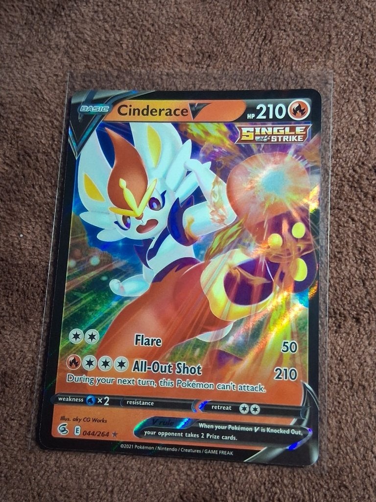 Pokémon kaart Cinderace V - Fusion Strike - 044/264, Ophalen of Verzenden, Zo goed als nieuw, Losse kaart, Foil