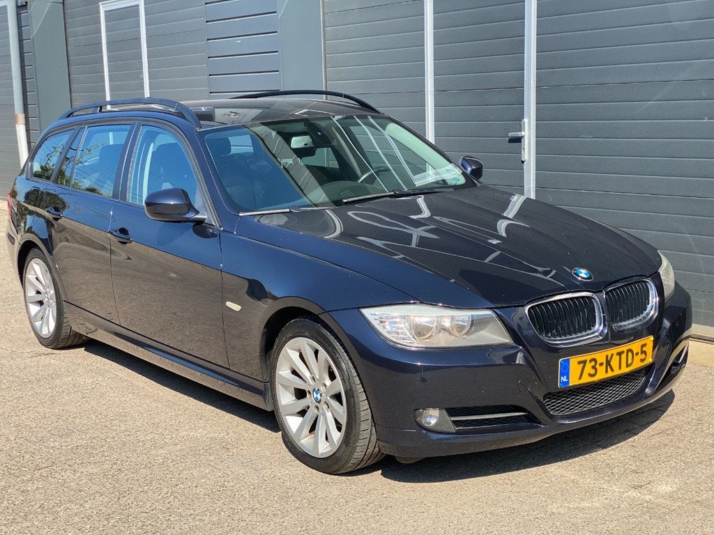 BMW 3 Serie 318 TOURING (bj 2010), Auto's, Achterwielaandrijving, Blauw, Origineel Nederlands, Handgeschakeld