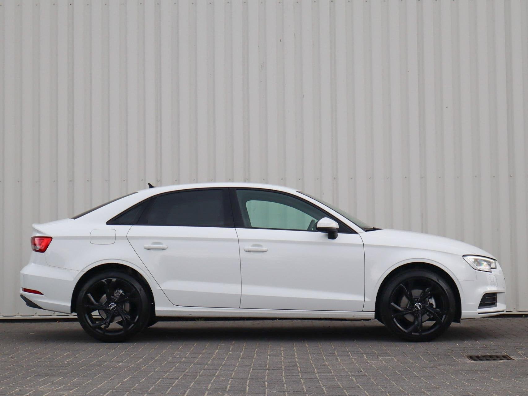 Audi A3 Limousine 30 TFSI 116pk Pro Line | Cruise Control |, Auto's, 12 maanden, Stof, Gebruikt, Wit