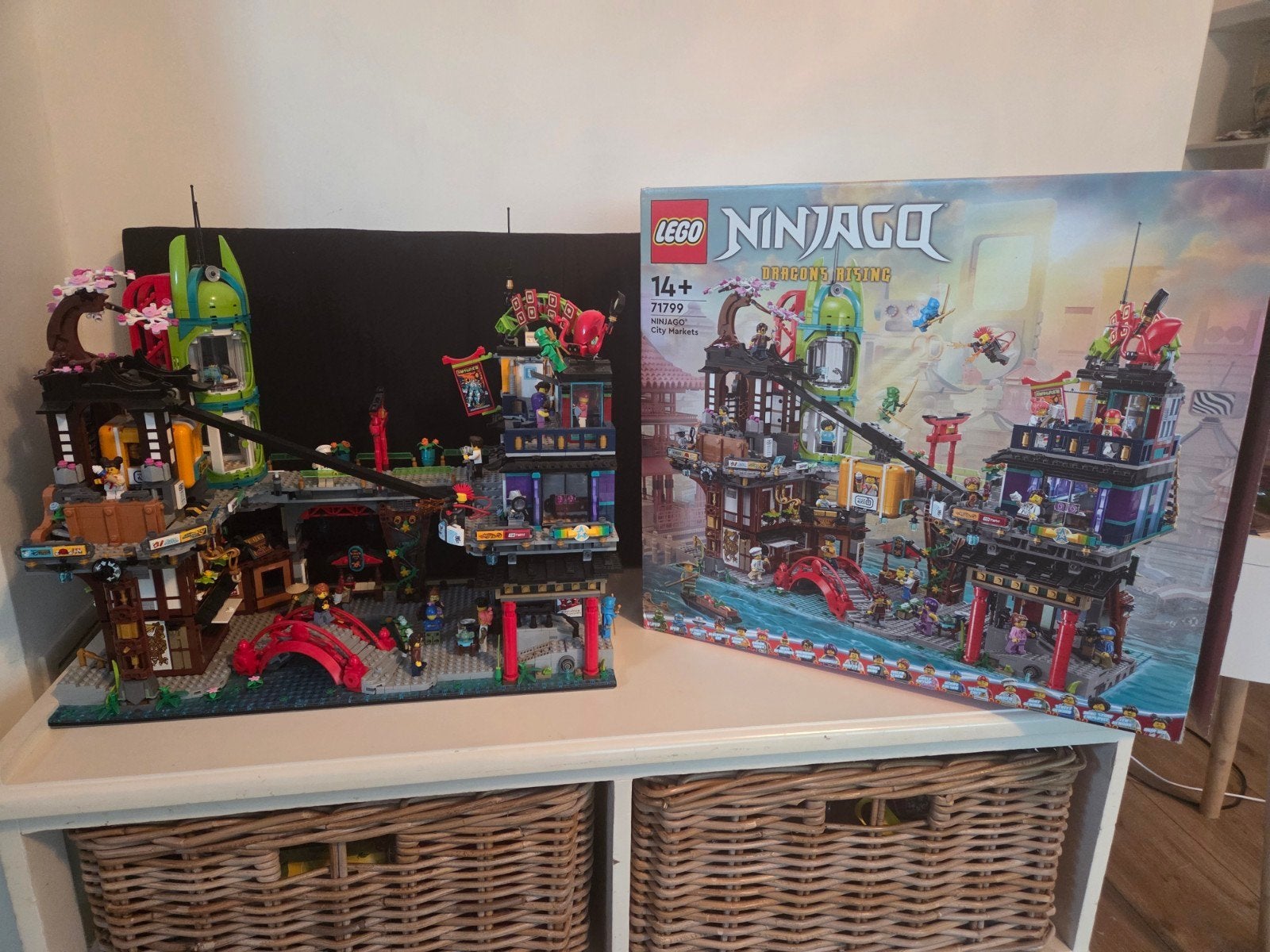 LEGO Ninjago City Markets 71799 compleet met doos en boekje, Lego, Ophalen of Verzenden, Zo goed als nieuw, Compleet