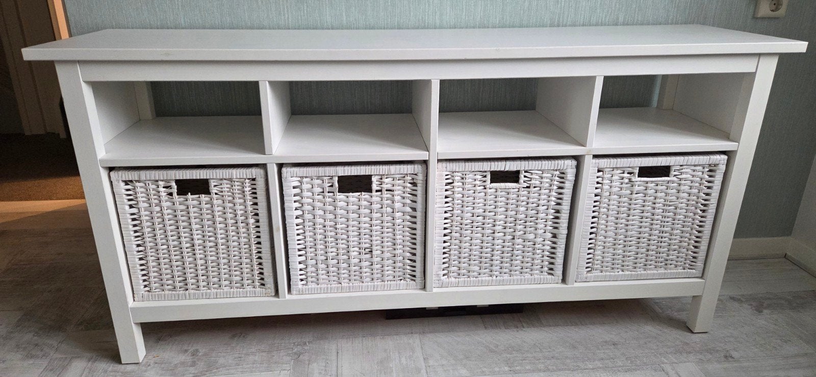 Witte kast met 4 rieten manden - 157x40x74cm, Ophalen, Gebruikt
