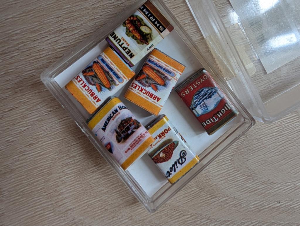 Set van 6 vintage miniatuur blikjes in doosje, Ophalen of Verzenden, Gebruikt