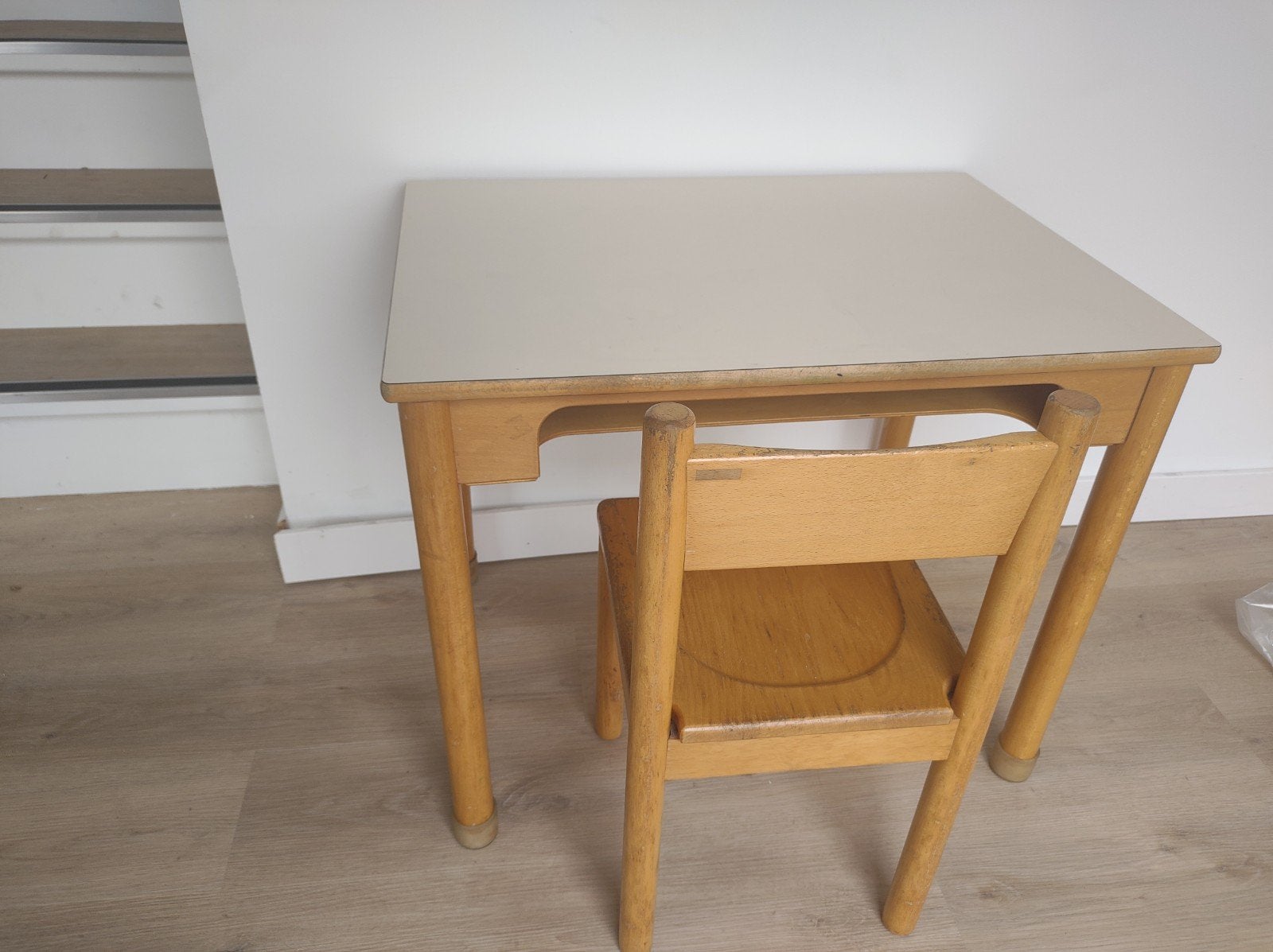 Schilte kinderbureau met stoel, Kinderen en Baby's, Kinderkamer | Tafels en Stoelen, Ophalen, Gebruikt, Tafel(s) en Stoel(en)