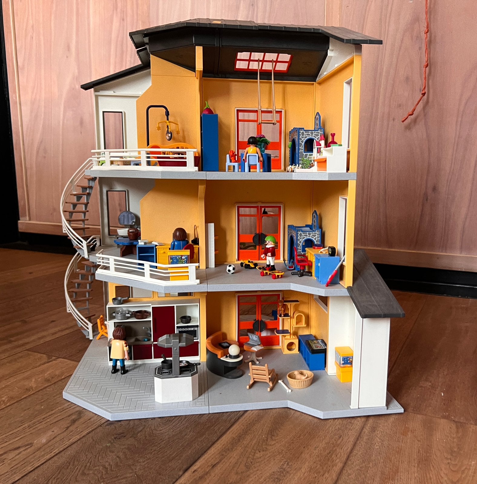 Playmobil city life huis met lampjes, bel en veel extra's!, Ophalen, Gebruikt, Gebouw, Losse onderdelen